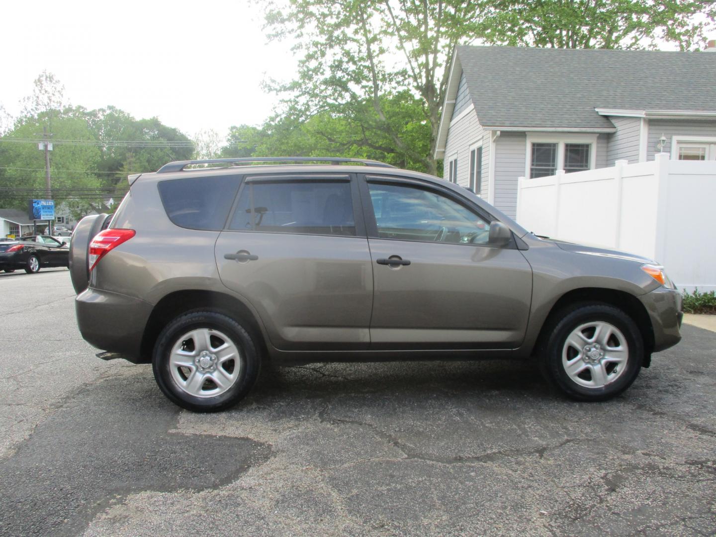 2011 GRAY /tan Toyota RAV4 Base I4 4WD with 3rd Row (2T3JF4DV5BW) with an 2.4L L4 DOHC 16V engine, 4-Speed Automatic transmission, located at 540a Delsea Drive, Sewell, NJ, 08080, (856) 589-6888, 39.752560, -75.111206 - Photo#7